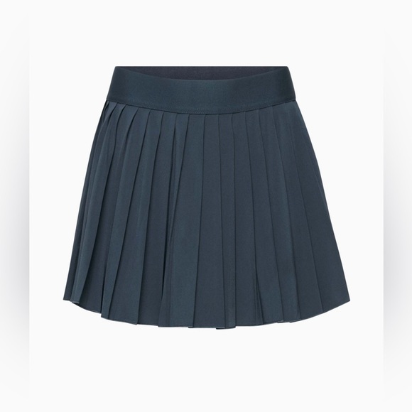 Aritzia TnAction TnaMOVE™ Tennis Mini Skirt in Total Eclipse - Picture 2 of 8